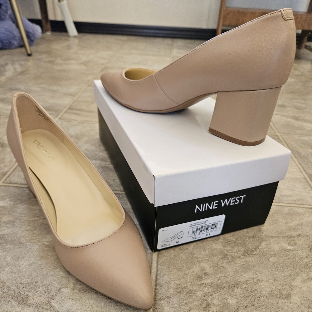 NWT Nine West Beige 2.5 "Block Heel